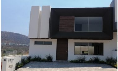 Moderna Casa en venta en Cañadas del Bosque Tres Marías L25 $3,425,000