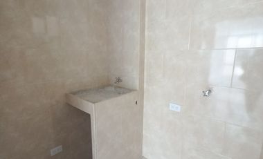 apartamento en arriendo en c.r escarlata piso 2 sin ascensor. Cod A13717