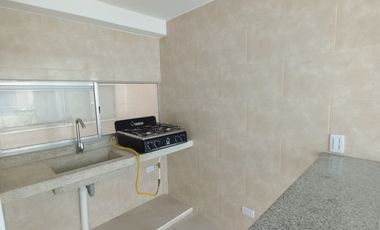 apartamento en arriendo en c.r escarlata piso 2 sin ascensor. Cod A13717