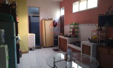 Rumah/Villa siap huni di tengah pusat turisme di cibodas