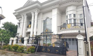 Rumah kokoh terawat konsep klasik pulo gebang Jakarta timur