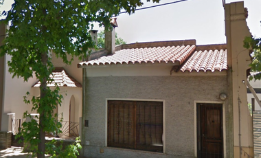 Casa con detalles a refaccionar, Junín (BA).
