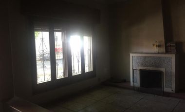 Casa con detalles a refaccionar, Junín (BA).