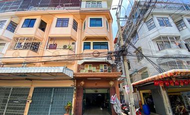 6 Bedroom Townhouse for sale in Din Daeng, Bangkok