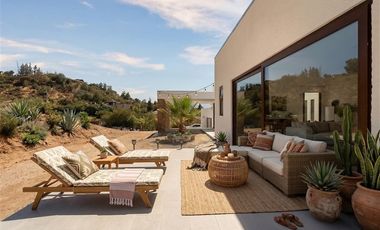 Exclusiva Casa en venta de 6 dorm. en Curacaví
