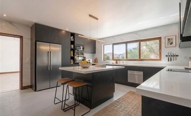 Exclusiva Casa en venta de 6 dorm. en Curacaví