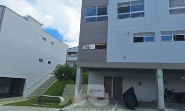 casa en venta en girardota. Cod V55218