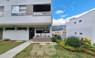 casa en venta en girardota. Cod V55218