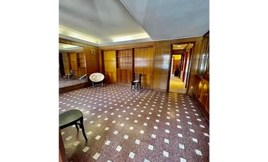 VENTA IMPECABLE CHALET Y DTO SOBRE LOTE DE 450m2 A METROS DE AV COLON