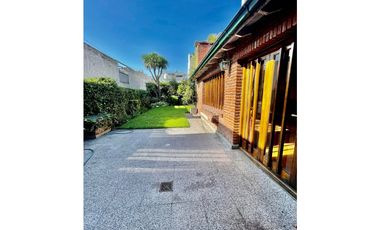 VENTA IMPECABLE CHALET Y DTO SOBRE LOTE DE 450m2 A METROS DE AV COLON