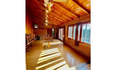 VENTA IMPECABLE CHALET Y DTO SOBRE LOTE DE 450m2 A METROS DE AV COLON