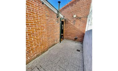 VENTA IMPECABLE CHALET Y DTO SOBRE LOTE DE 450m2 A METROS DE AV COLON