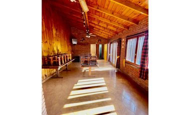 VENTA IMPECABLE CHALET Y DTO SOBRE LOTE DE 450m2 A METROS DE AV COLON