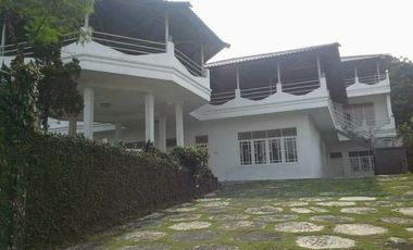Villa Asri 12 Kamar di Desa Cimacan Cipanas Cianjur