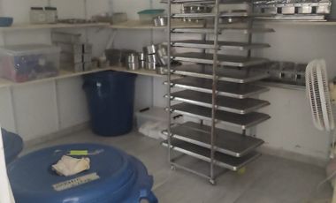 De Oportunidad Venta de Casa con 2 Locales y 2 Apartamentos barrio Blas de Lezo.