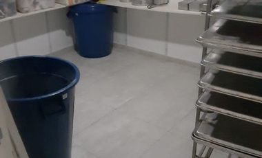 De Oportunidad Venta de Casa con 2 Locales y 2 Apartamentos barrio Blas de Lezo.
