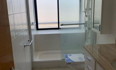 Amplio departamento Remodelado en El Golf calle Luz