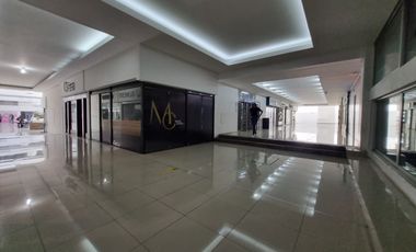 VENTA DE LOCALES JUNTOS EN PLANTA BAJA EN PLAZA LA NORIA! EXCELENTE UBICACION!