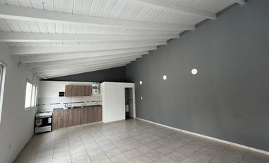 Departamento de dos ambientes al contrafrente a la venta en Wilde