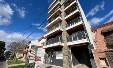 Departamento de dos ambientes al contrafrente a la venta en Wilde
