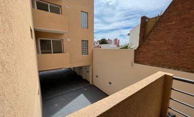 Departamento de dos ambientes al contrafrente a la venta en Wilde