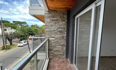 Departamento de dos ambientes al contrafrente a la venta en Wilde