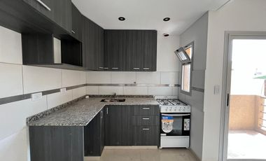 Departamento de dos ambientes al contrafrente a la venta en Wilde