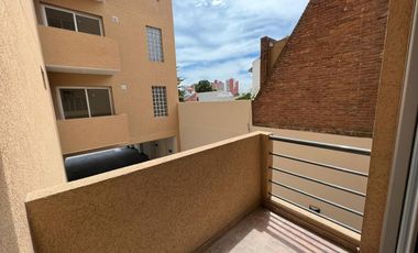 Departamento de dos ambientes al contrafrente a la venta en Wilde