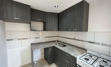 Departamento de dos ambientes al contrafrente a la venta en Wilde
