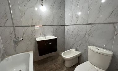 Departamento de dos ambientes al contrafrente a la venta en Wilde