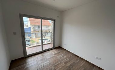 Departamento de dos ambientes al contrafrente a la venta en Wilde
