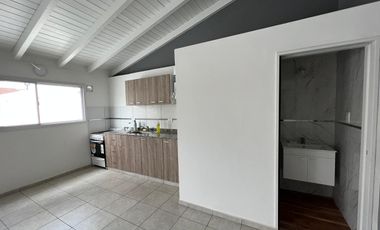 Departamento de dos ambientes al contrafrente a la venta en Wilde