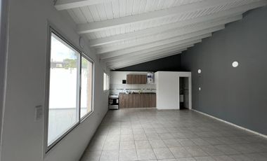 Departamento de dos ambientes al contrafrente a la venta en Wilde