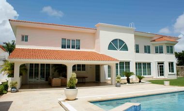 Villa Magna Cancun casa en venta estilo california.