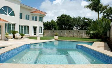Villa Magna Cancun casa en venta estilo california.