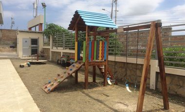 Alquilo casa en Manta en urbanización privada zona norte cerca del biess