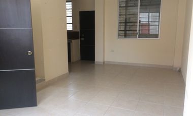 Alquilo casa en Manta en urbanización privada zona norte cerca del biess