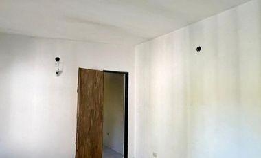 Casa de 4 AMBIENTES y Chalet de 3 AMBIENTES ubicados a 250 metros de la estación .
