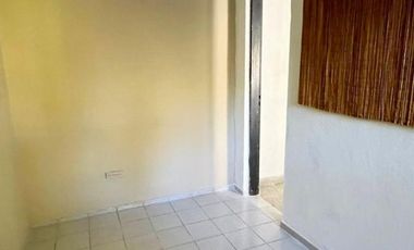 Casa de 4 AMBIENTES y Chalet de 3 AMBIENTES ubicados a 250 metros de la estación .