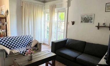 Casa de 4 AMBIENTES y Chalet de 3 AMBIENTES ubicados a 250 metros de la estación .