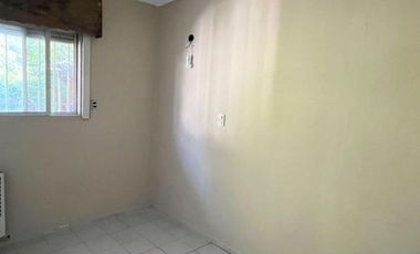 Casa de 4 AMBIENTES y Chalet de 3 AMBIENTES ubicados a 250 metros de la estación .