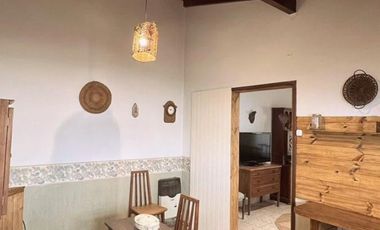Casa de 4 AMBIENTES y Chalet de 3 AMBIENTES ubicados a 250 metros de la estación .