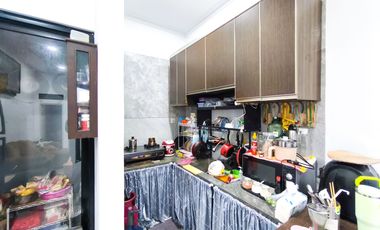 Rumah 3 Lt SHM dekat Mall Taman Anggrek Siap Huni Dibantu KPR J-44711