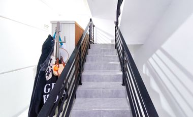 Rumah 3 Lt SHM dekat Mall Taman Anggrek Siap Huni Dibantu KPR J-44711