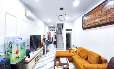 Rumah 3 Lt SHM dekat Mall Taman Anggrek Siap Huni Dibantu KPR J-44711