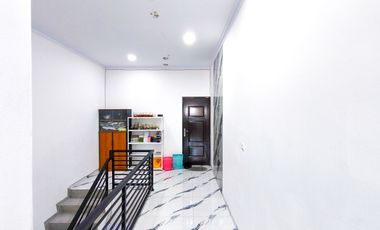 Rumah 3 Lt SHM dekat Mall Taman Anggrek Siap Huni Dibantu KPR J-44711