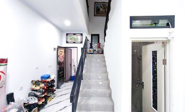 Rumah 3 Lt SHM dekat Mall Taman Anggrek Siap Huni Dibantu KPR J-44711