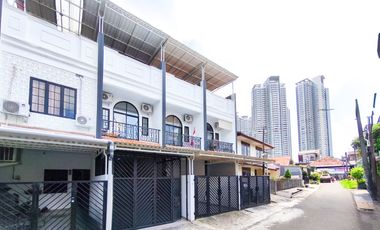 Rumah 3 Lt SHM dekat Mall Taman Anggrek Siap Huni Dibantu KPR J-44711