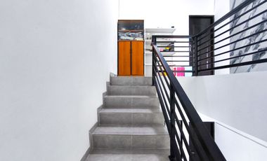 Rumah 3 Lt SHM dekat Mall Taman Anggrek Siap Huni Dibantu KPR J-44711