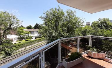 Piso 4 ambientes con dependencia en Olivos Edificio Rivarola